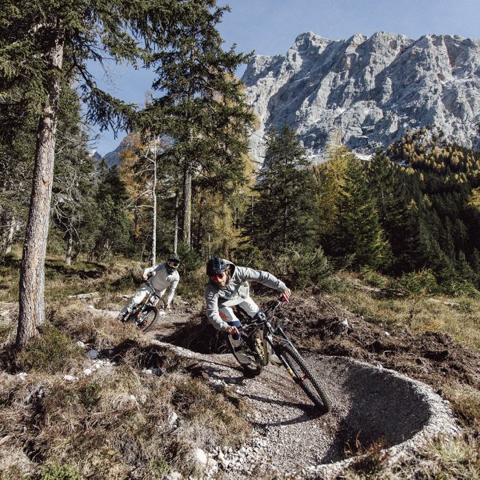 Zugspitzpark Ehrwald - Bike Trails mit Blick auf das Wettersteinmassivs